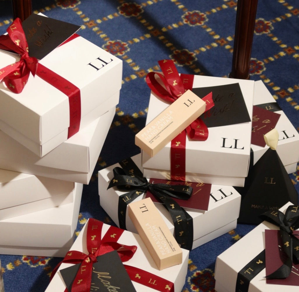 Лімітований подарунковий набір HAND&LIP SET PEAR&VANILLA&WILD CHERRY